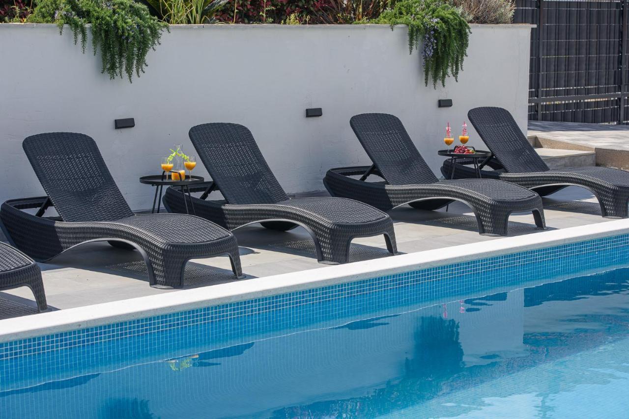 Villa Barbara & Zoran With Heated Swimming Pool เซเกต วรันยีชา ภายนอก รูปภาพ