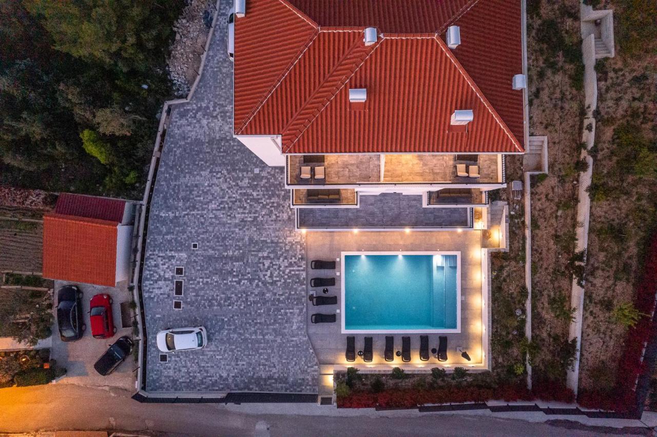 Villa Barbara & Zoran With Heated Swimming Pool เซเกต วรันยีชา ภายนอก รูปภาพ