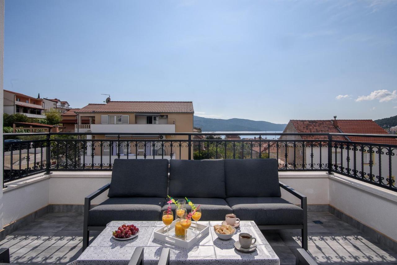 Villa Barbara & Zoran With Heated Swimming Pool เซเกต วรันยีชา ภายนอก รูปภาพ
