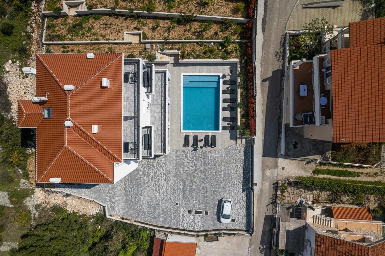 Villa Barbara & Zoran With Heated Swimming Pool เซเกต วรันยีชา ภายนอก รูปภาพ