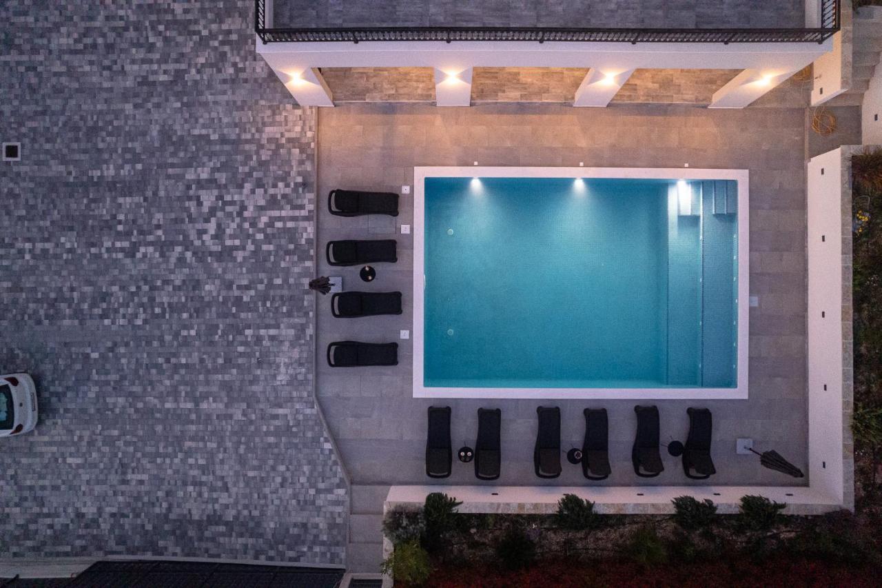 Villa Barbara & Zoran With Heated Swimming Pool เซเกต วรันยีชา ภายนอก รูปภาพ
