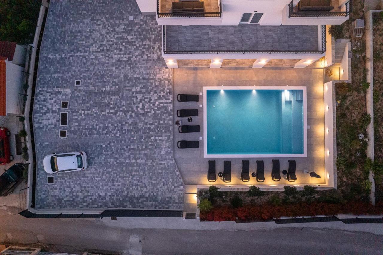 Villa Barbara & Zoran With Heated Swimming Pool เซเกต วรันยีชา ภายนอก รูปภาพ