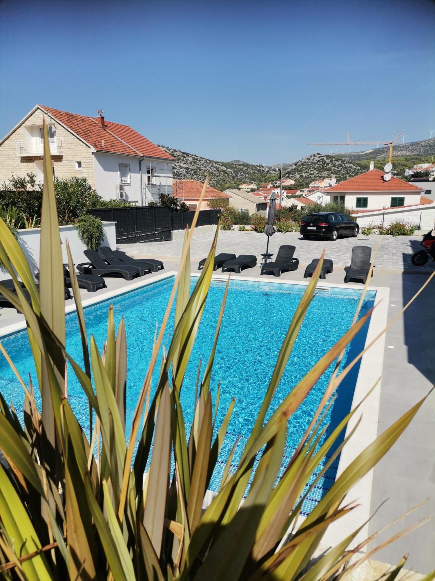 Villa Barbara & Zoran With Heated Swimming Pool เซเกต วรันยีชา ภายนอก รูปภาพ