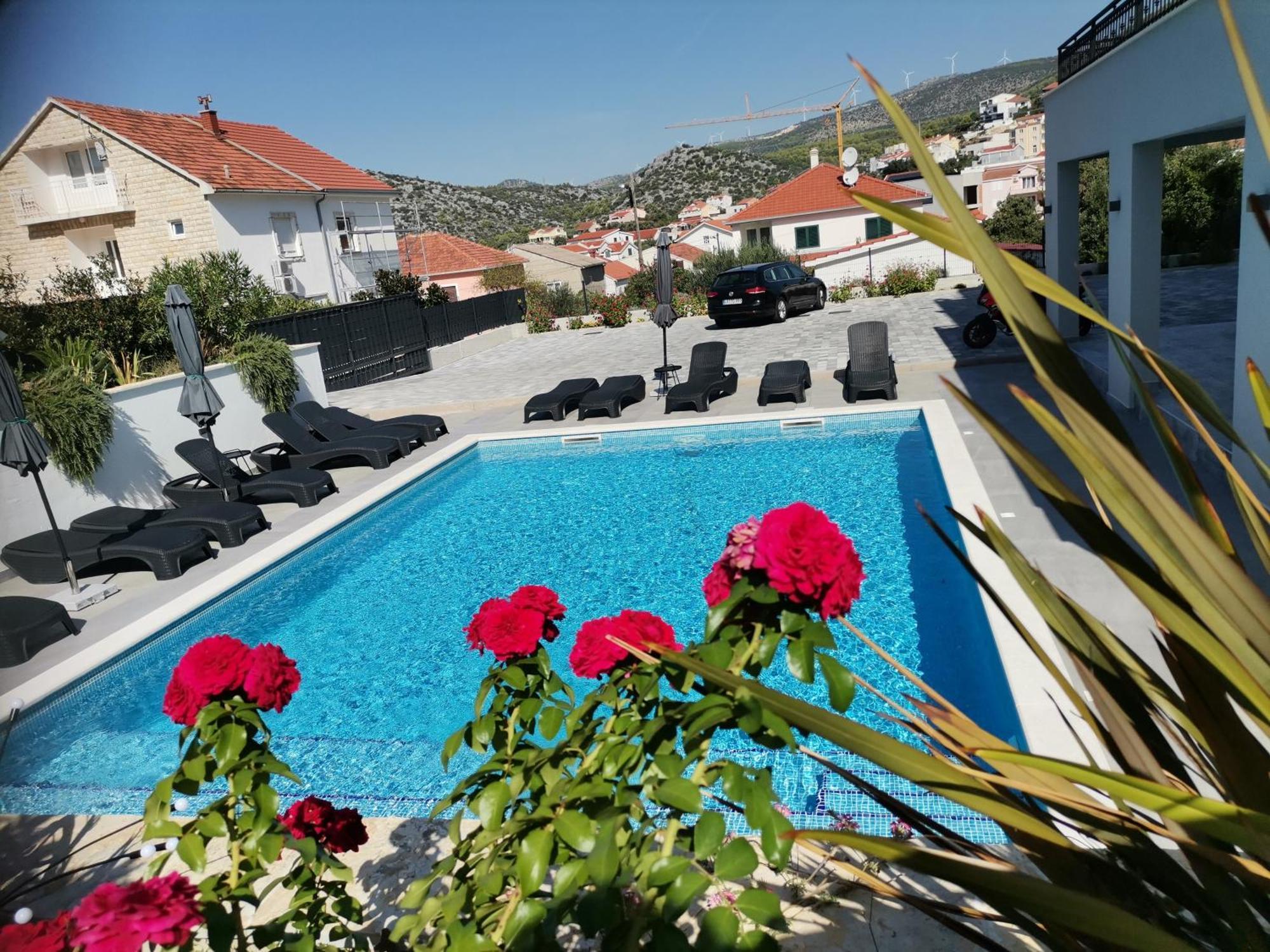 Villa Barbara & Zoran With Heated Swimming Pool เซเกต วรันยีชา ภายนอก รูปภาพ